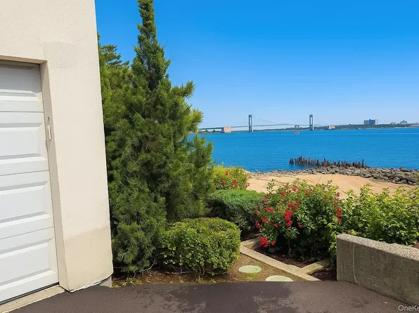 2730 Schurz Avenue image 3 of 12