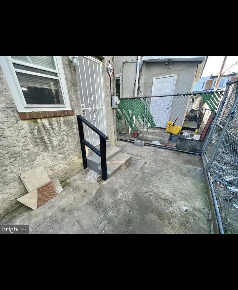 3 bed, $1,500 — Photo 2
