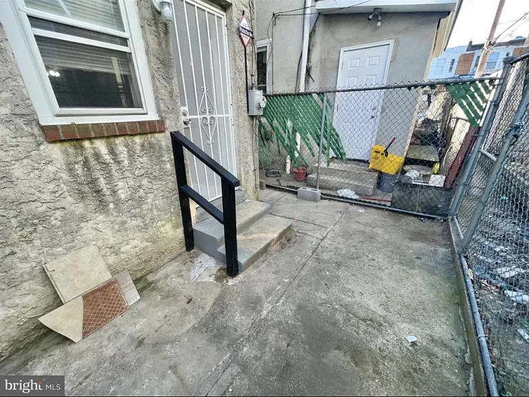 707 E Hilton St — Photo 17