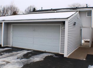 2246 Tower Ct, Woodbury, MN 55125