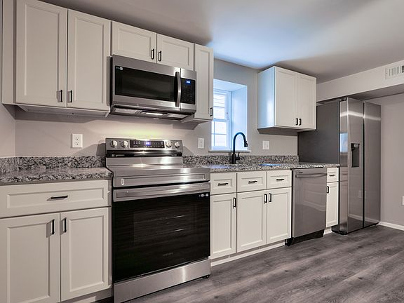 3rd image of 6722 Brentwood Ave #1B