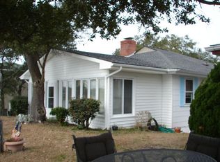 421 Elm St, Swansboro, NC 28584