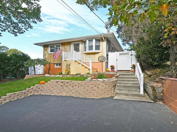 39 Patchogue Road, Sound Beach, NY 11789