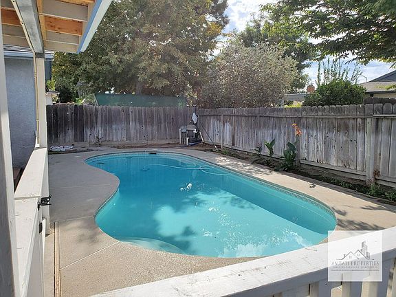 3rd image of 1696 Pico Ave