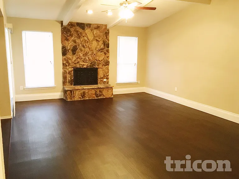 3804 Firethorn Dr — Photo 2