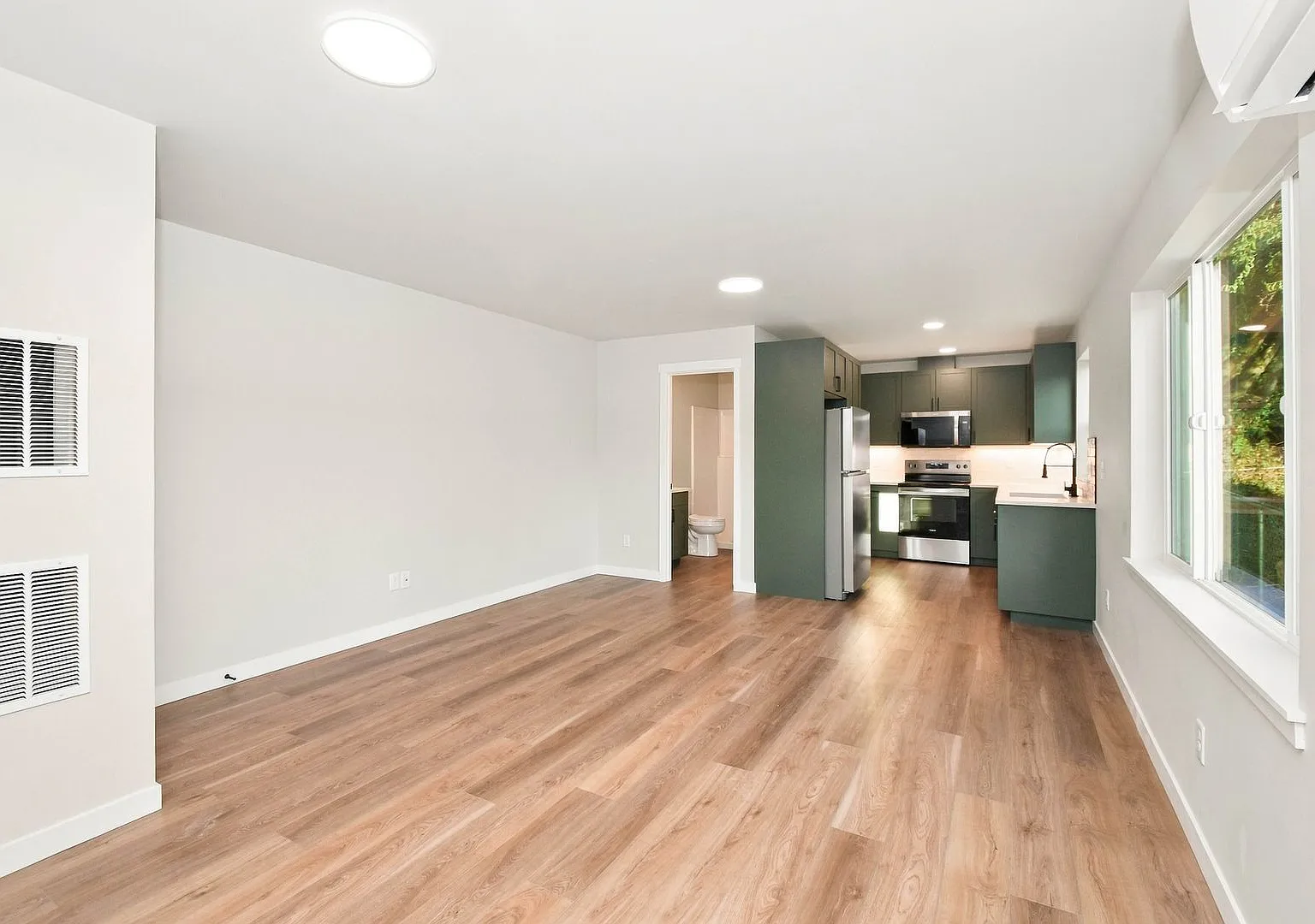 1247 Franklin — Photo 3
