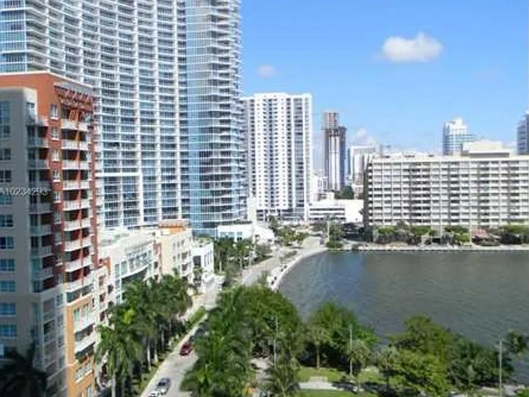 2001 Biscayne Blvd — Photo 20