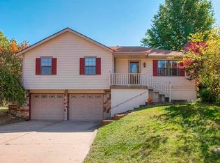 1933 NE Peters Dr, Lees Summit, MO 64086