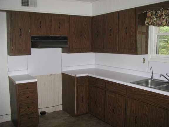 3rd image of 3809 Woodfield Dr