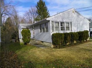 22 Munson St, Le Roy, NY 14482