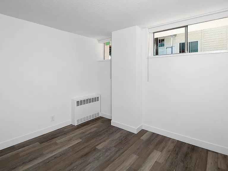 Crystal Tower Apartments — Photo 18