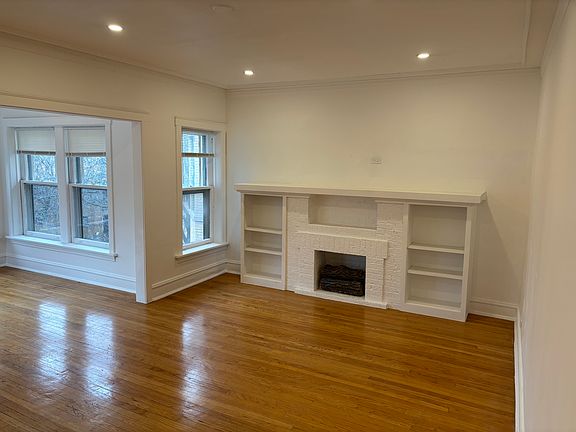 5th image of 7637 N Bosworth Ave #3N