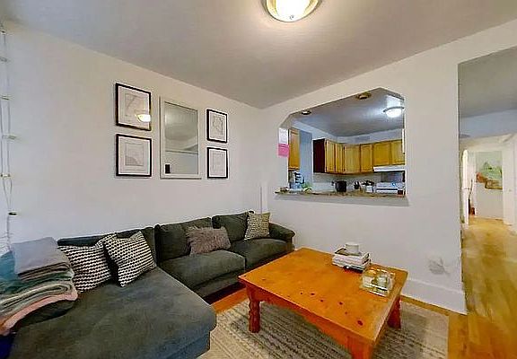 3rd image of 210 W 109th St