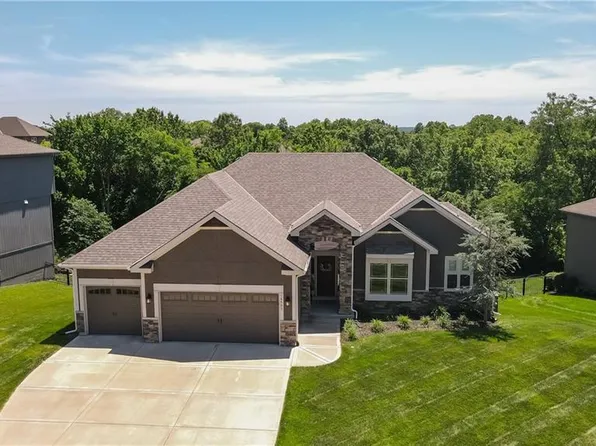 14505 Thousand Oaks Pl, Parkville, MO 64152