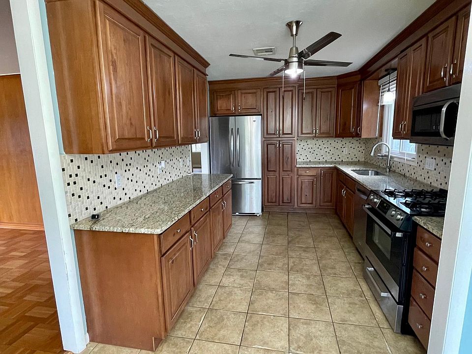 1st image of 2412 Carlton Way