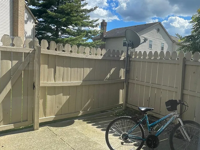 7770 Amberfalls Ct — Photo 11