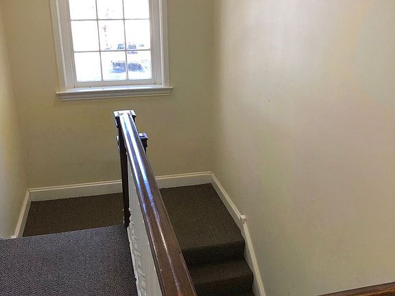 3rd image of 19 W Locke Ln Unit 3