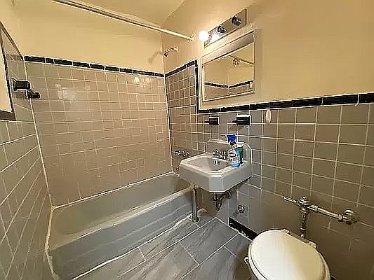 5th image of 275 Clarkson Ave #208