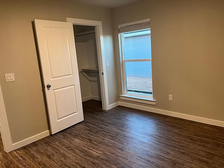 2911 Abbeville Ave — Photo 10