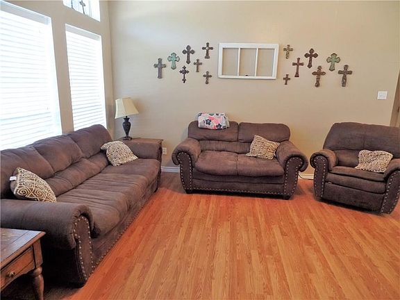 4th image of 1017 Oxford Dr
