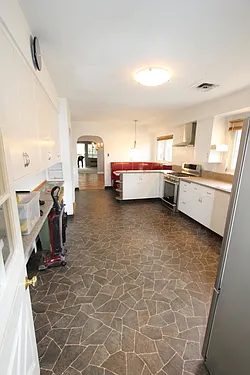 2141 Ardmore Blvd — Photo 8