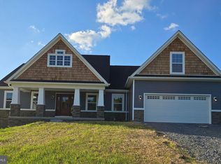 595 Elegant Dr, Martinsburg, WV 25403