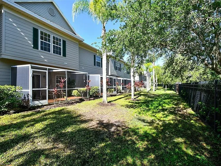 7658 Plantation Cir — Photo 10