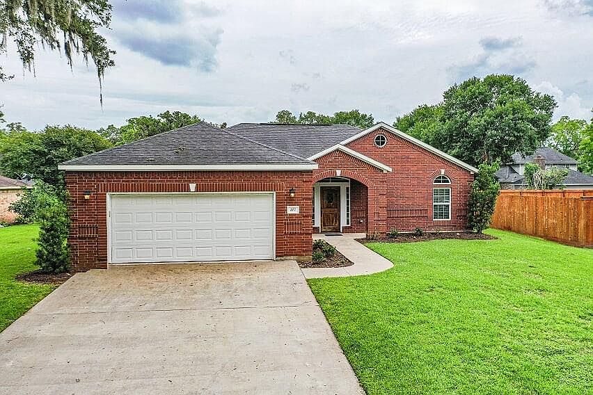 1st image of 207 Wentworth Dr