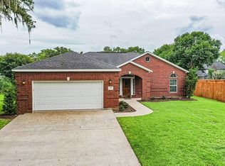 207 Wentworth Dr, West Columbia, TX 77486