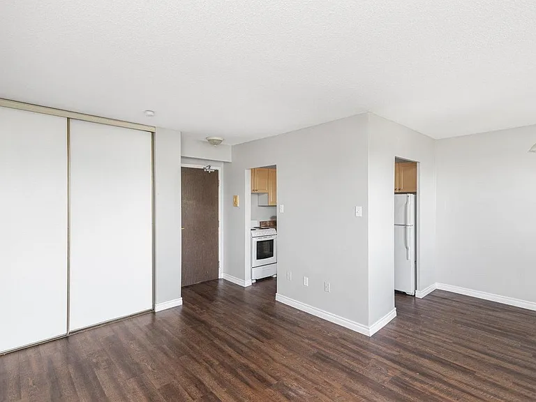 230 Montmorency Dr — Photo 6