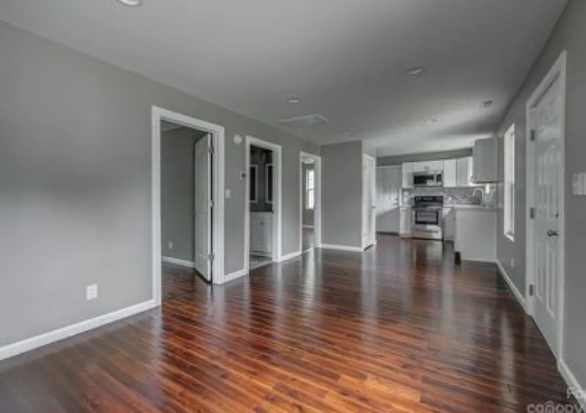 2 bed, 713 sqft, $1,800 — Photo 3