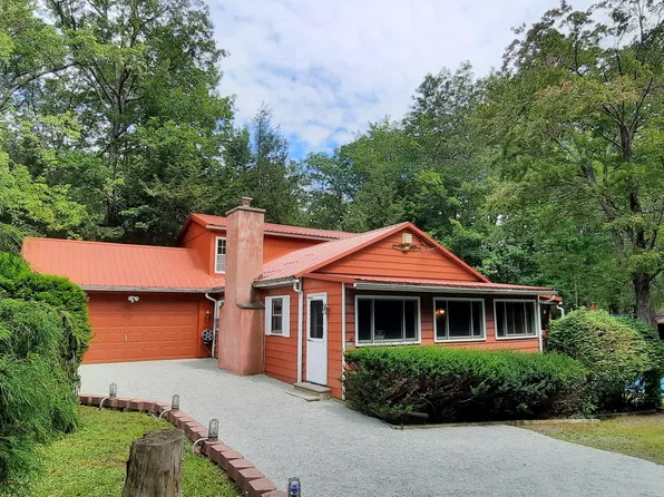 190 Tauschman Rd, Greentown, PA 18426