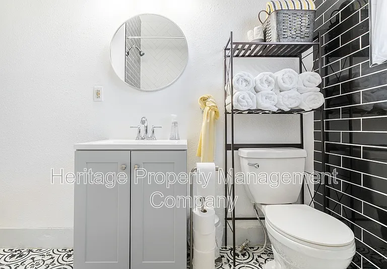475 E French Pl — Photo 18