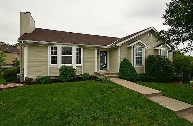 1st image of 625 Hawthorne Ln