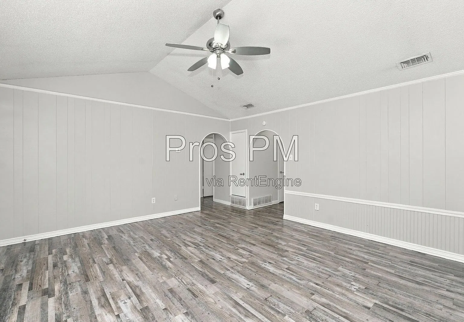 3 bed, 1.0 bath, 1431 sqft, $1,735 — Photo 4