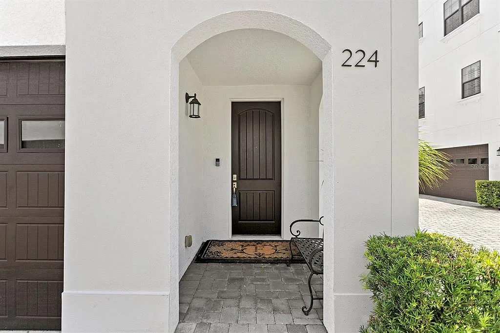4 bed, 3.5 bath, 2824 sqft, $4,700 — Photo 3