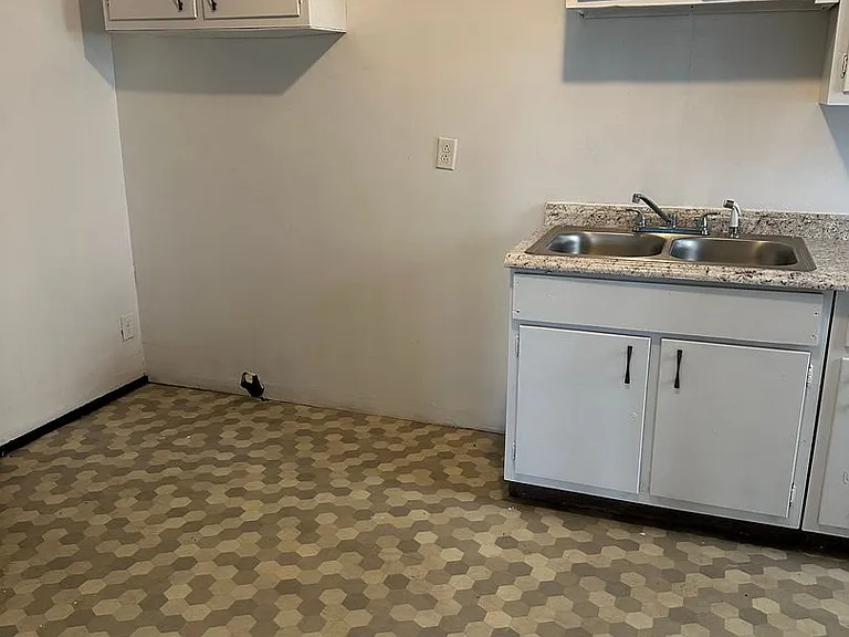 1413 Wellesley Ave — Photo 8