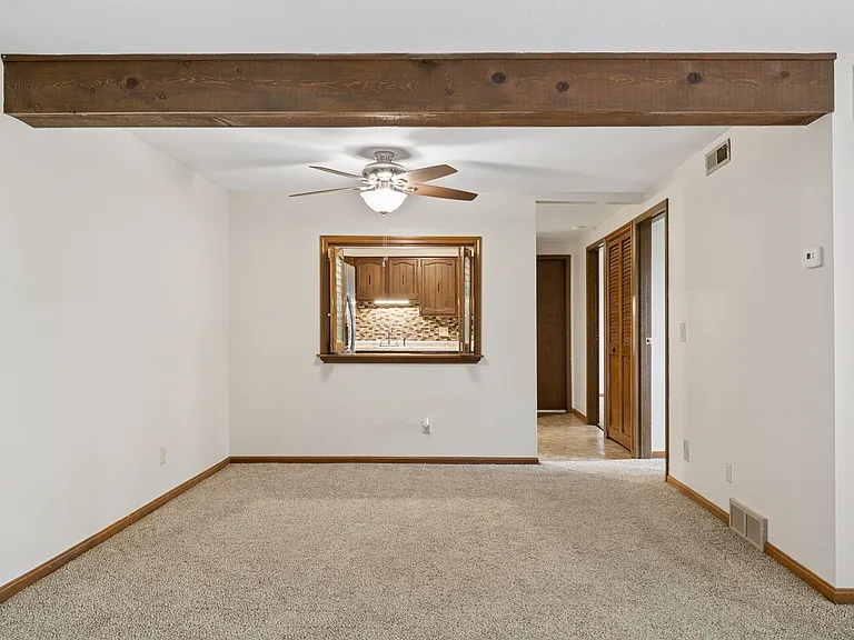 Carriage Hill Apartments — Photo 10