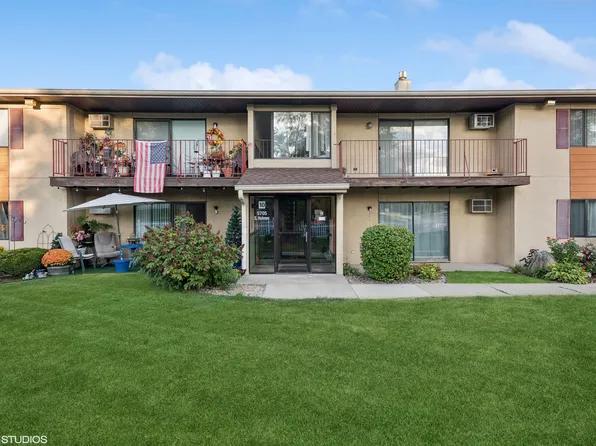 5705 Holmes Ave APT 1A, Clarendon Hills, IL 60514