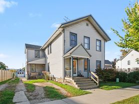 517 Broadway Ave NW, Grand Rapids, MI