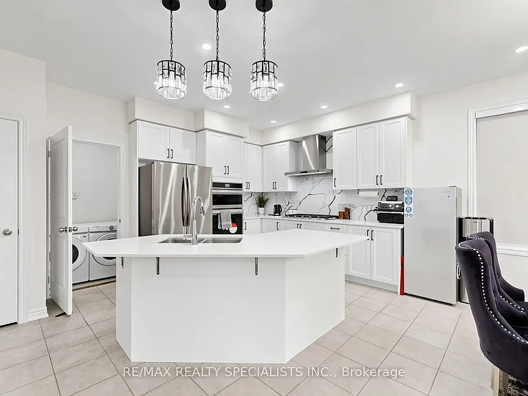 250 Chippewa Ave — Photo 14