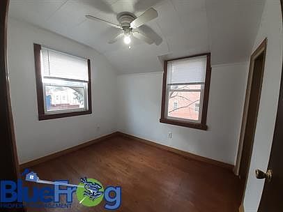1st image of 424 S Van Buren St #1