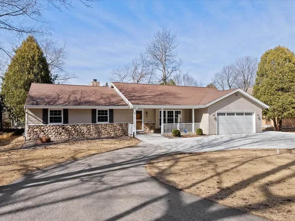 37 East Shore DRIVE, Random Lake, WI 53075
