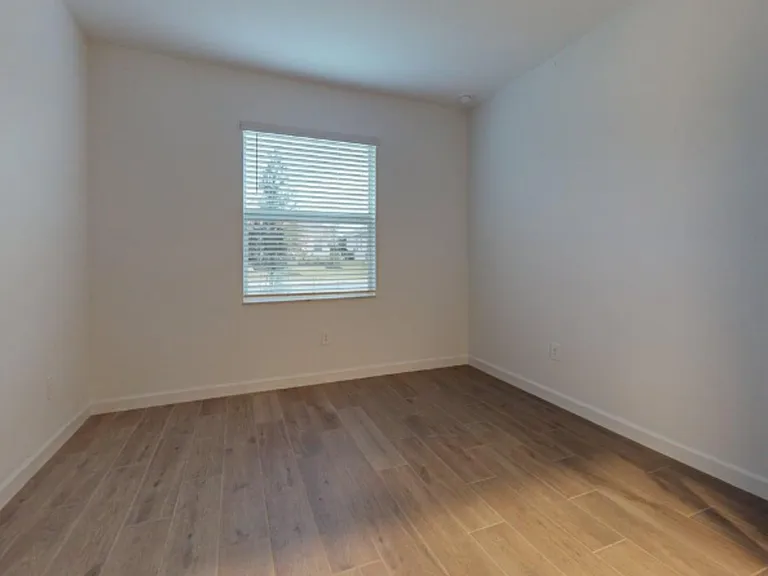 7949 Lakes Edge Ln — Photo 8
