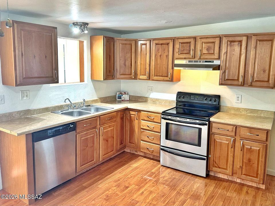 1st image of 1453 W Roger Rd