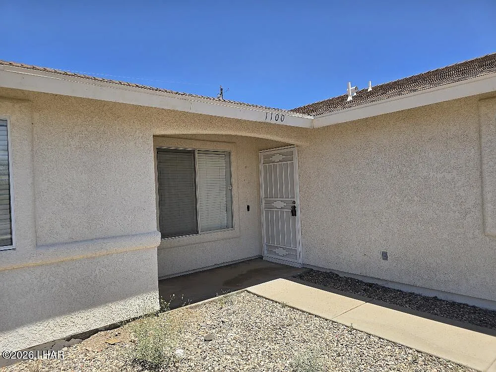 3 bed, 2.0 bath, 1301 sqft, $2,000 — Photo 4