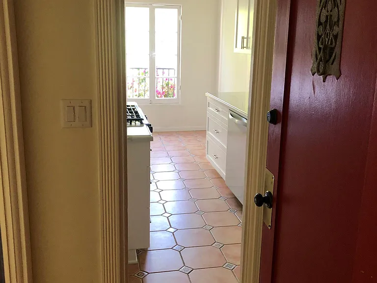802 N Sweetzer Ave #204 — Photo 5