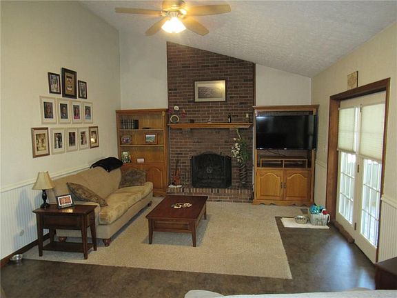 5th image of 233 Meadow Ln