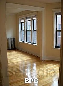 1st image of 445 W Belmont Ave #25