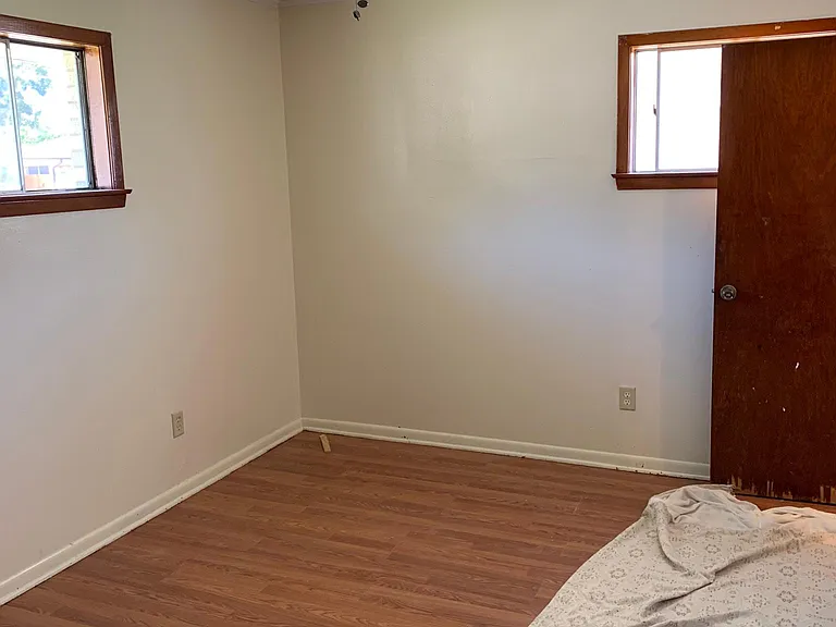 1136 Homestead Ave — Photo 7